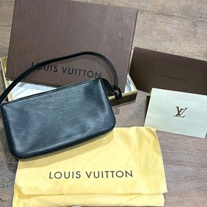 AUTHENTIC Louis Vuitton Pochette Epi NM